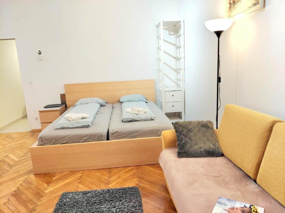Apartment Center ! 3 Stops Away From The Center Of Vienna! Wien